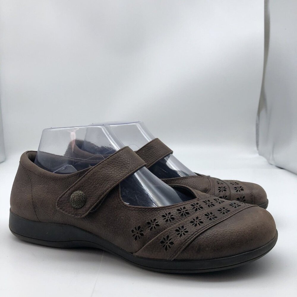 Bjorndal Brown Mary Jane Shoes Women's W/Cut Out Flower Design US sz 8.5